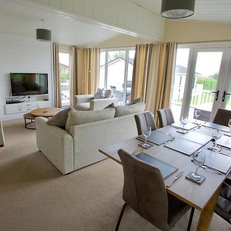 Lovely 3-Bed Cottage In Ely Buitenkant foto